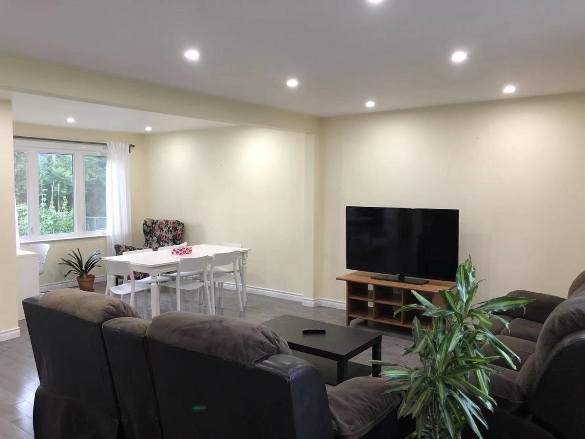 Cozy 3 Room Bungalow In Midtown Toronto Exterior foto